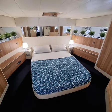 Hotel na wodzie Yate Gijon, Experiencia Unica N Gijón